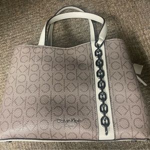 Calvin Klein purse (like new)